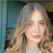 Sono una ragazza universitaria. Vorrei aiutare con i compiti bambini di elementari e ragazzini di medie